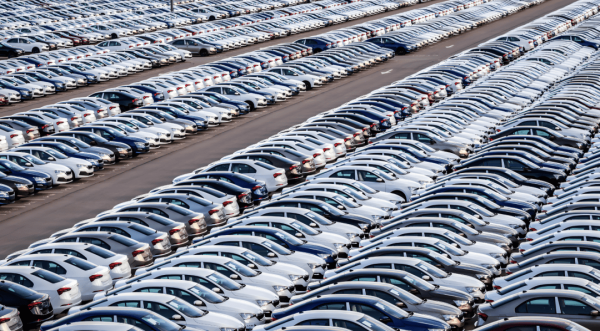 人人生 2025年油车持有者必看：燃油车时代落幕，你的车该何去何从？