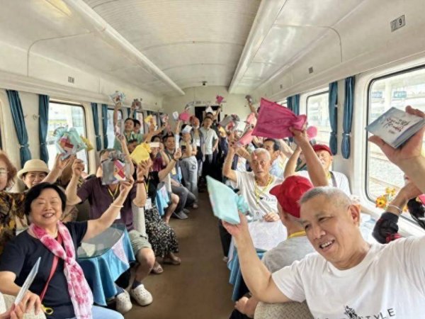 贝格富 “让自己开心点！”从养老到享老，银发族的“悦己经济”