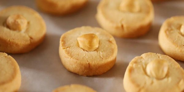 柳荷投资 简单到不行，好吃到不行！一吃难忘的榛子沙布列饼干