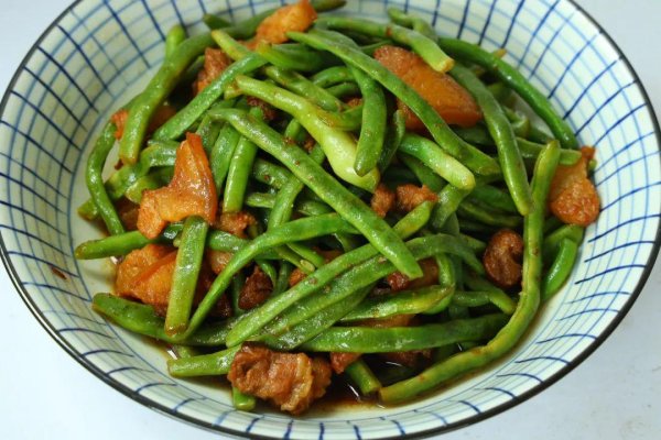 上上通 立秋之后，这个菜可是个宝贝，简单爆炒一盘，一口吃出多种维生素